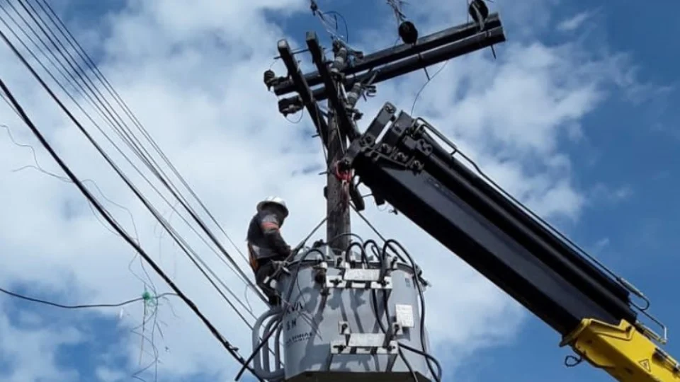 Cinco bairros de Manaus ficam sem energia neste domingo (3)