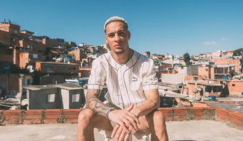 Antony é afastado do Manchester United para responder acusações de agressão