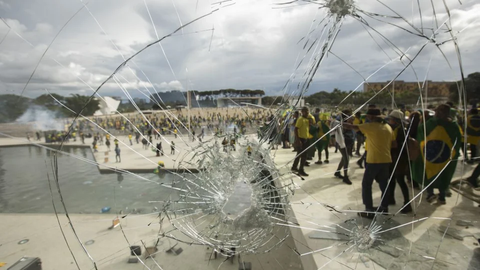 46 presos pelos atos de 8 de janeiro têm liberdade concedida por Moraes