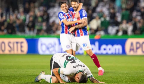 Brasileirão: Bahia vence Coritiba de virada e volta a vencer fora de casa