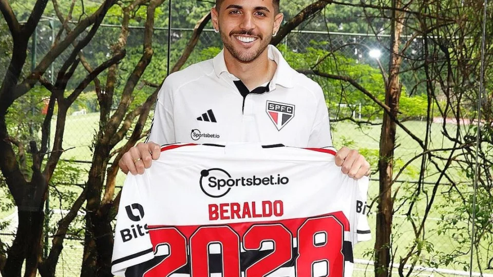 São Paulo renova contrato do jovem zagueiro Beraldo até 2028