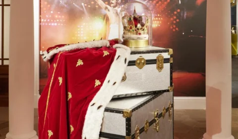 Brasileiro gasta R$ 3 milhões para arrematar itens de Freddie Mercury