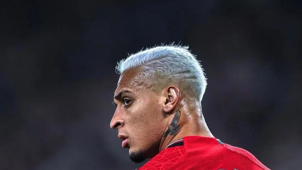 Antony é cortado da Seleção após divulgação de prints e fotos de agressões