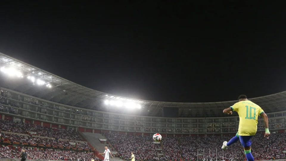 Brasil continua em 3º no ranking da Fifa e Argentina abre vantagem na liderança