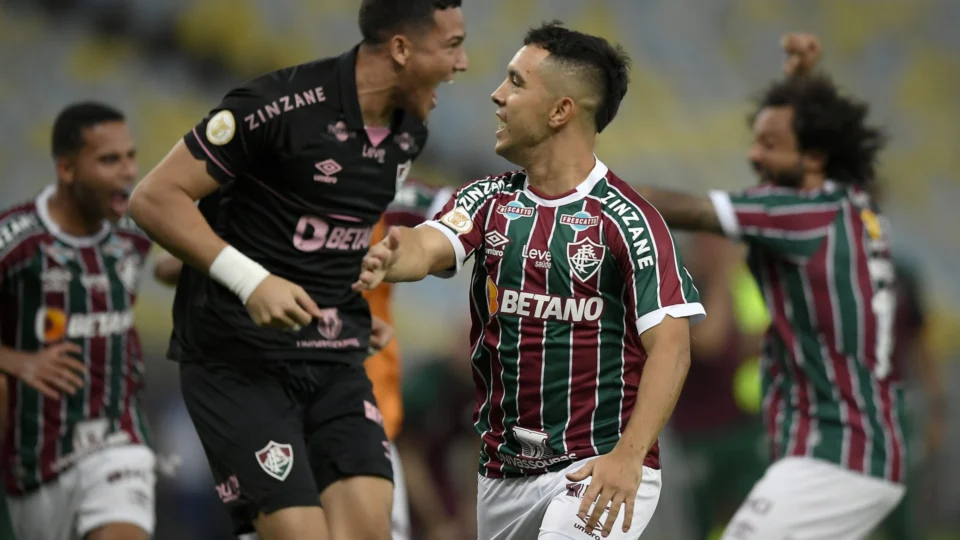 Com gol de falta, Fluminense bate o Cruzeiro por 1 a 0