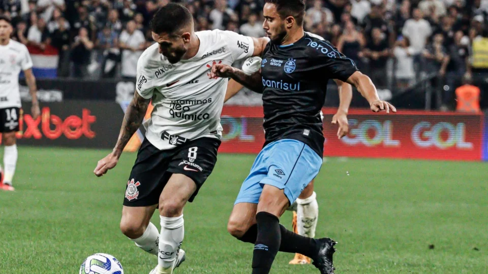 Brasileirão: Corinthians e Grêmio fazem jogo com 2 viradas em SP