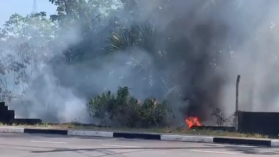 VÍDEO: incêndio na Avenida das Torres assusta condutores