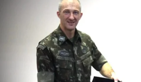 Ex-assessor de Bolsonaro não vai prestar depoimento à CPMI, diz defesa