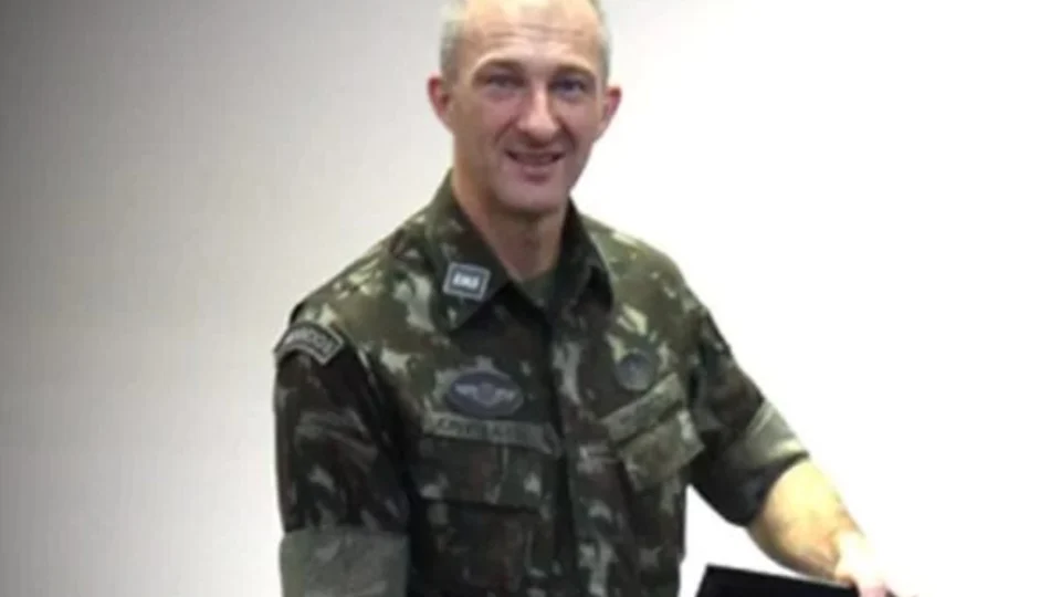 Ex-assessor de Bolsonaro não vai prestar depoimento à CPMI, diz defesa