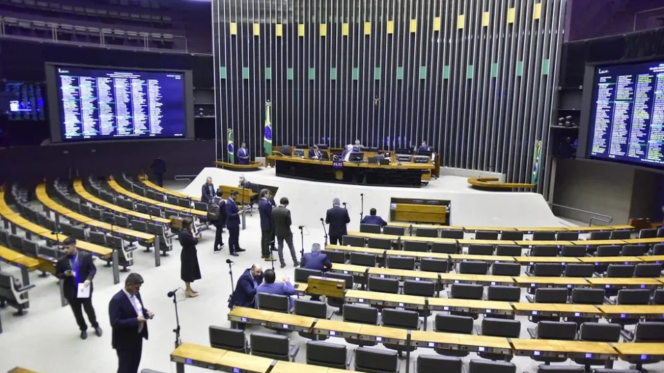 Deputados mudam prazos de cumprimento da Lei da Ficha Limpa