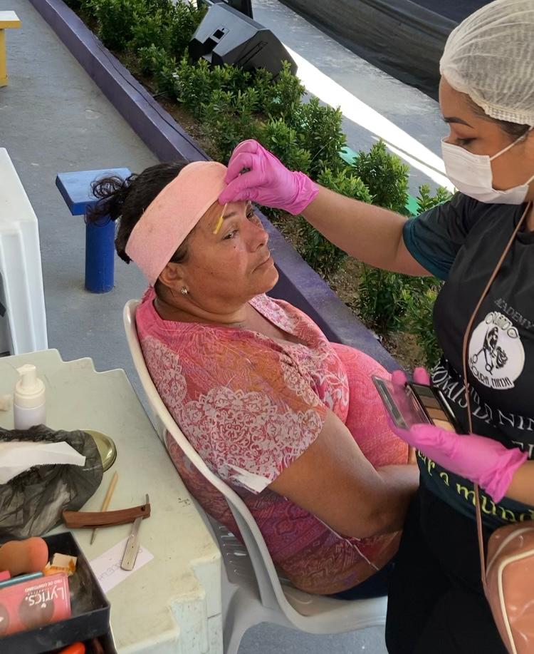 Design de sobrancelhas realizado pela Tesouraria Ninja - Foto: Andezza Souza/ GNC