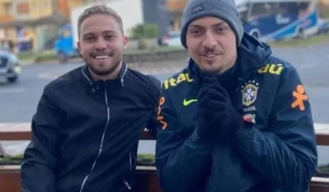 Ouça áudio de ex-assessor que diz ter vivido romance com filho de Bolsonaro