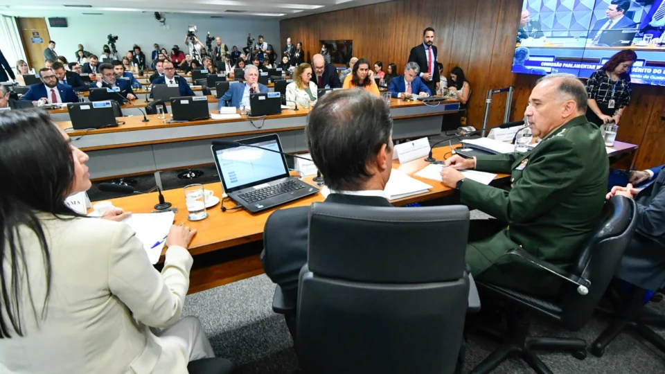 General Dutra disse que ex-comandante do Exército mandou cancelar ação da PM