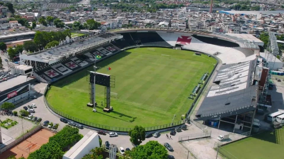Vasco assina acordo e torcedores poderão voltar ao São Januário