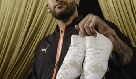 Em homenagem a recorde de artilharia, Neymar ganha chuteira especial