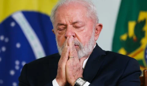 Equipe de 20 médicos se desloca para acompanhar cirurgia de Lula em BSB