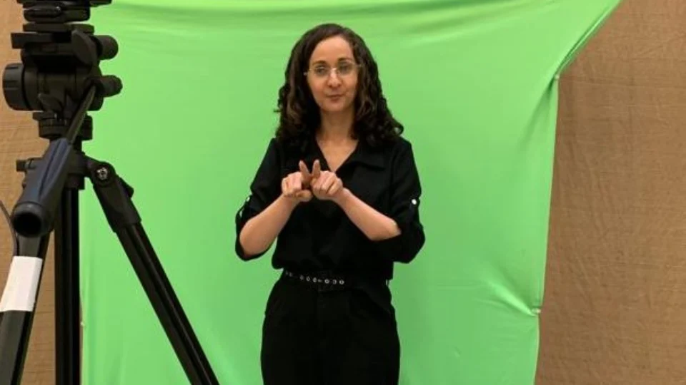 Escola de Libras da UEA oferta 200 vagas para público e servidores