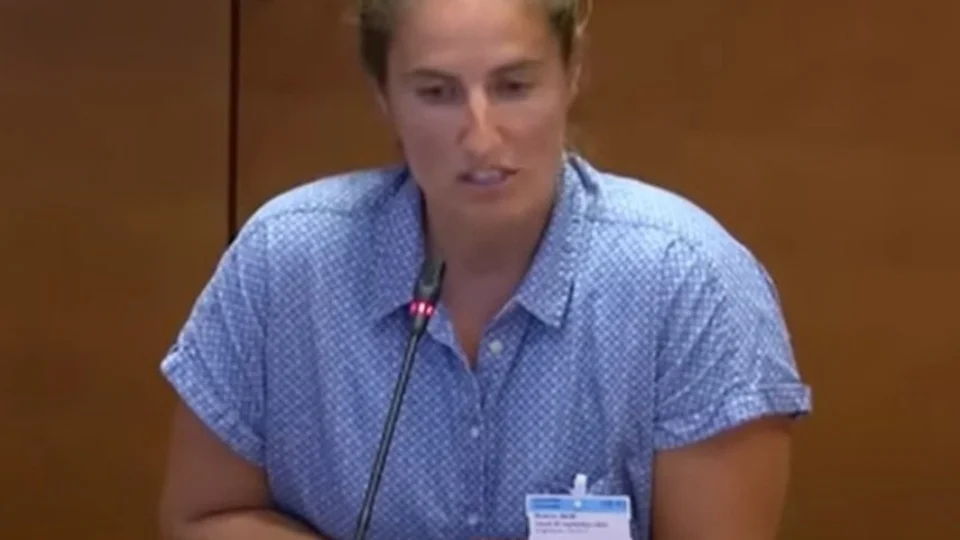 Treinador é acusado de abusar ex-tenista francesa mais de 400 vezes