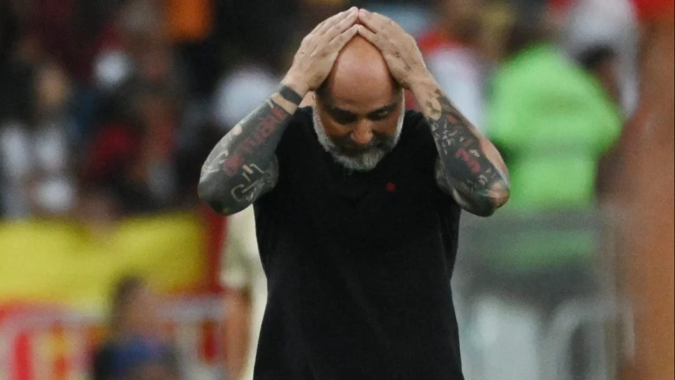 Abatido, Sampaoli admite Flamengo apático, mas fala em título: ‘Vamos ser campeões’