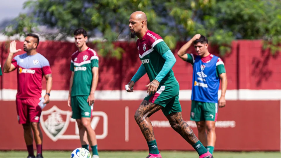 Fluminense anuncia a renovação de contrato com Felipe Melo por mais um ano