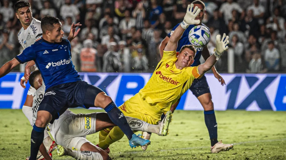 Com folga, Cruzeiro vence o Santos por 3 a 0