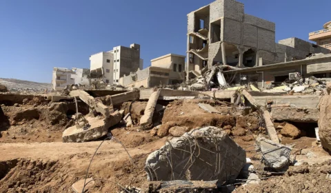 Líbia esvazia cidade e busca por 10 mil desaparecidos após enchentes