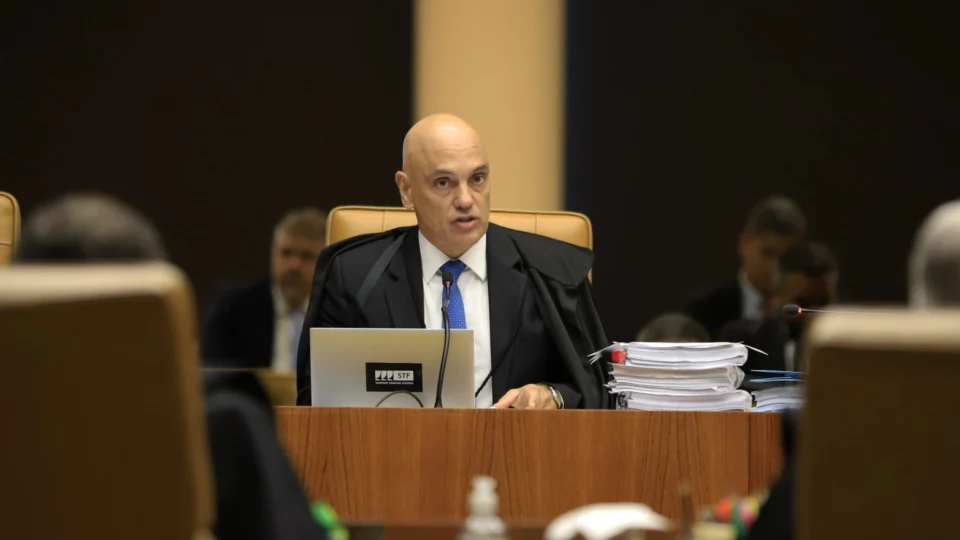 Moraes vota para condenar réu a 17 anos de prisão