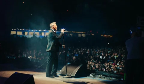 Morrissey é diagnosticado com dengue no México e adia shows no Brasil