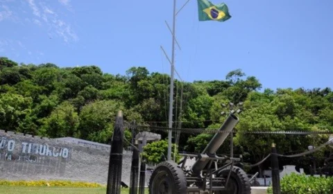 Nikolas Ferreira faz chá revelação em área de tortura na ditadura