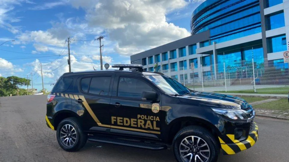 PF prende três taxistas por imigração ilegal no interior do Acre 