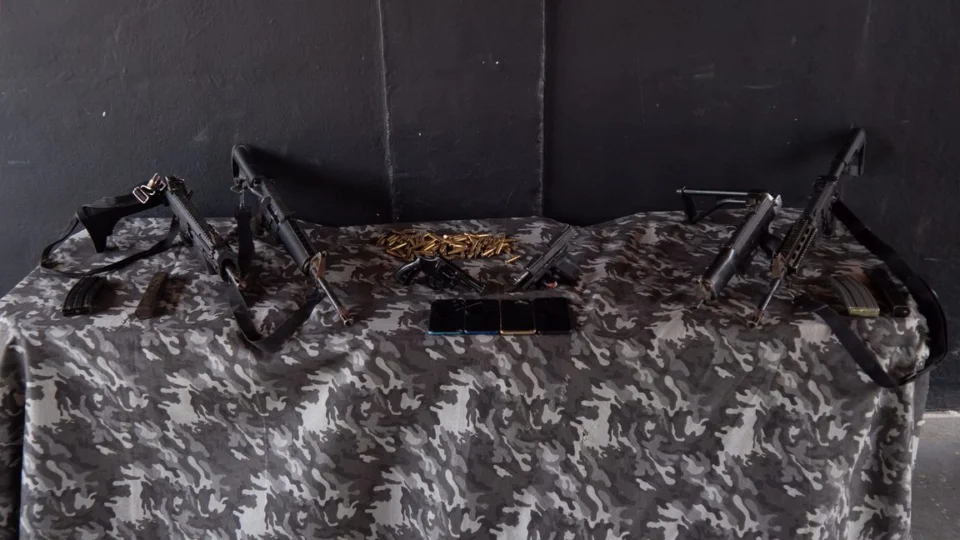 Sub metralhadoras são apreendidas após confronto com ‘piratas’ no AM