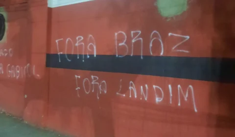 Torcedores do Flamengo protestam após derrota na Copa do Brasil