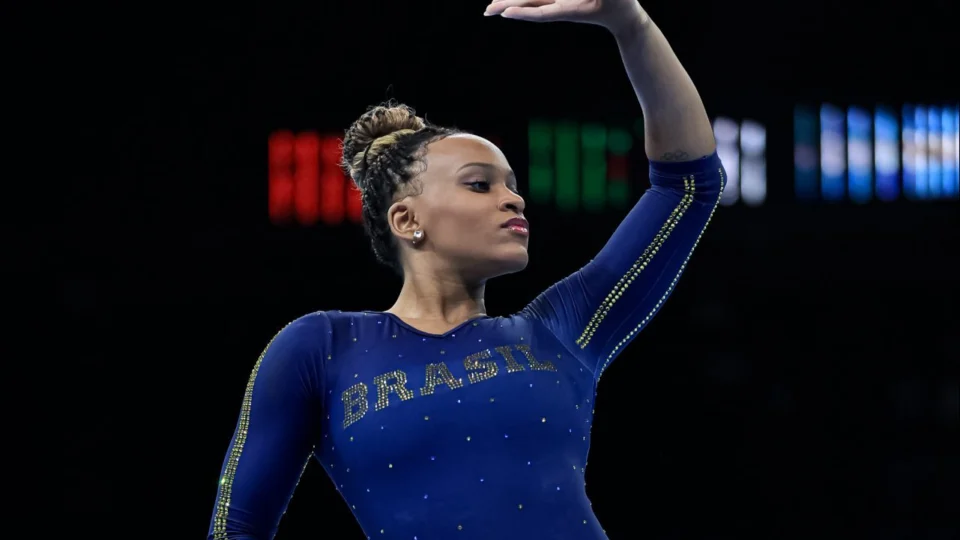 Ginasta Rebeca Andrade apresenta novo solo ao som de Beyoncé e Anitta