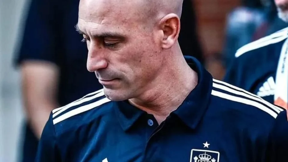 Rubiales pode encarar investigação na Austrália após beijar jogadora