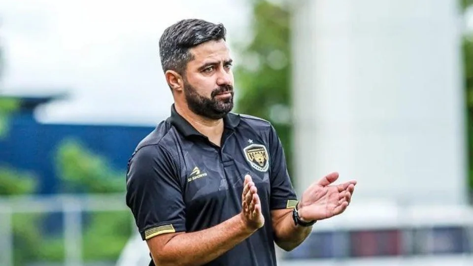 Amazonas FC anuncia demissão do técnico Rafael Lacerda