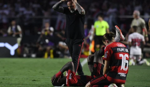 Com saída de Sampaoli, Flamengo gasta R$ 46,5 milhões em multas desde 2020