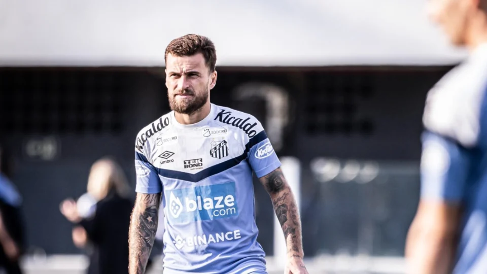 Santos faz treino com reforço na Vila Belmiro antes de encarar o América-MG