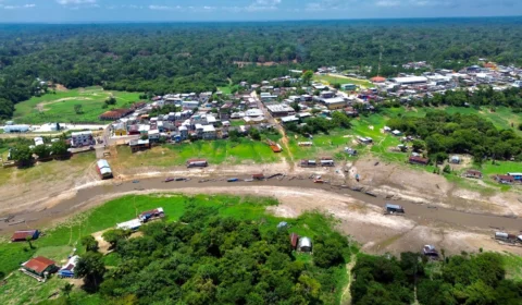 Com estiagem, serviço de dragagem é garantido para tráfego de rios no AM