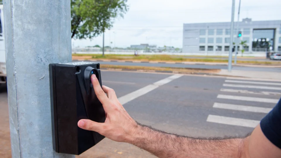 Primeiro semáforo sonoro para deficientes visuais é instalado em Boa Vista