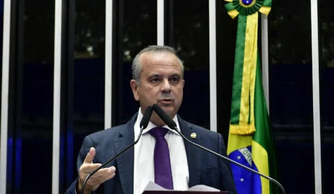Com assinaturas necessárias, oposição apresentará projeto propondo plebiscito sobre o aborto