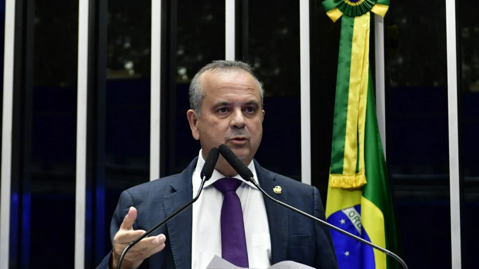 Com assinaturas necessárias, oposição apresentará projeto propondo plebiscito sobre o aborto