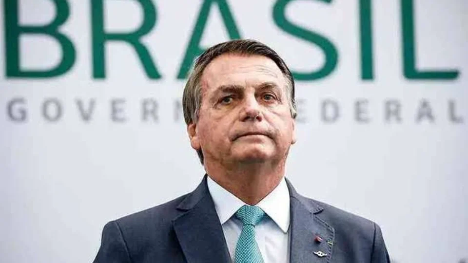 Bolsonaro passa por duas cirurgias e se recupera bem em hospital de São Paulo