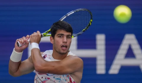 Tênis: Alcaraz perde set, mas vence e vai às oitavas do US Open