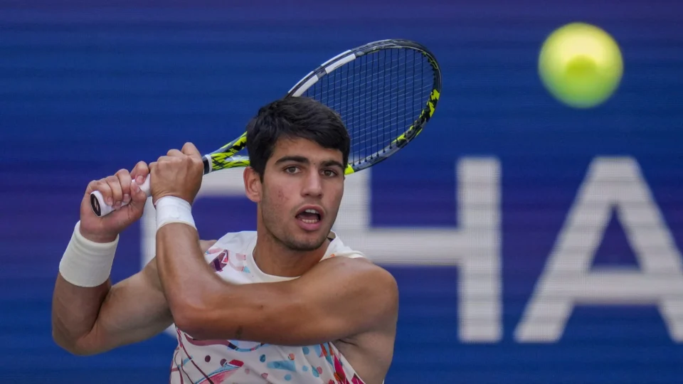 Tênis: Alcaraz perde set, mas vence e vai às oitavas do US Open