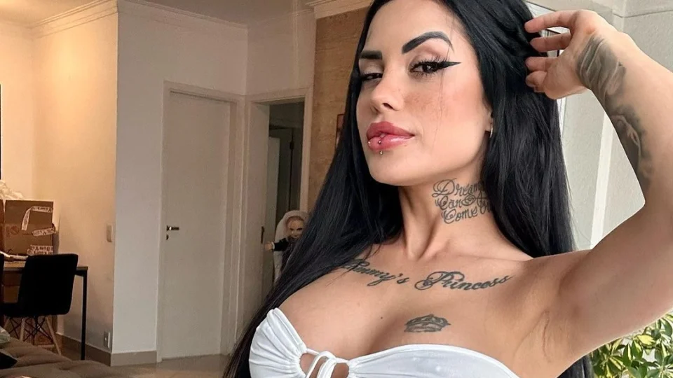 Tati Zaqui fala em migrar para o gospel após denúncia de namoro abusivo