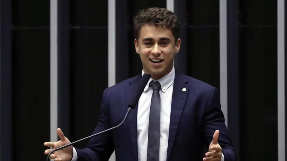 Justiça aceita denúncia contra Nikolas Ferreira por transfobia