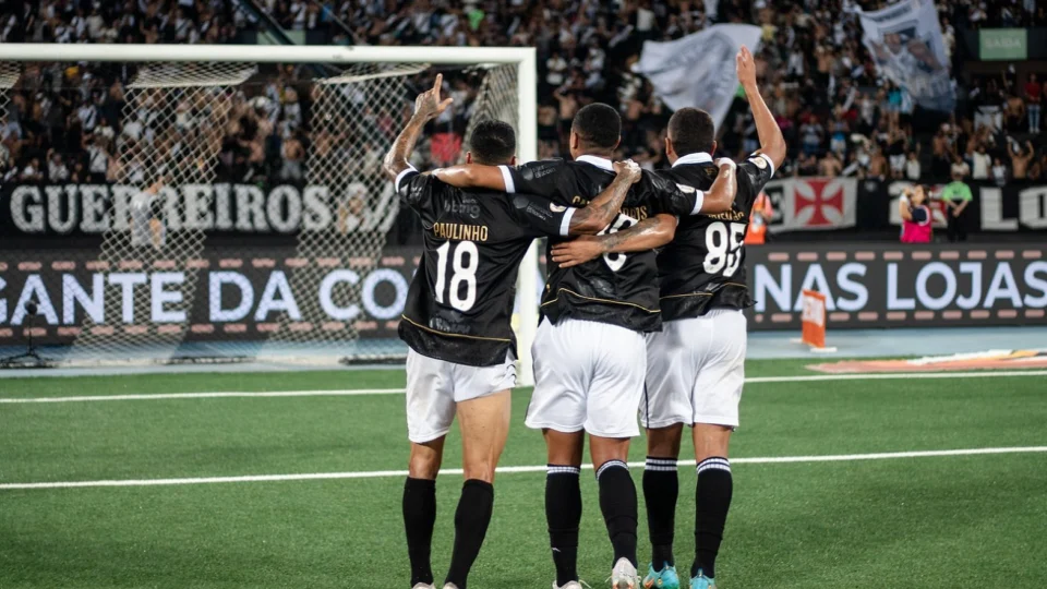 Vasco supera Fluminense por 4 a 2 e respira na briga contra a queda