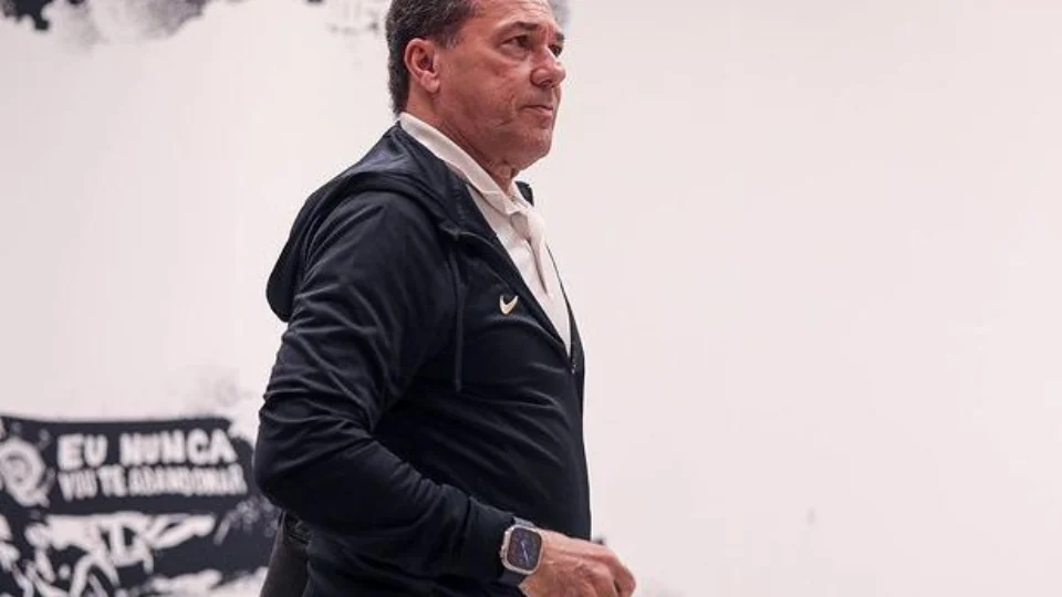 Corinthians anuncia demissão do técnico Vanderlei Luxemburgo