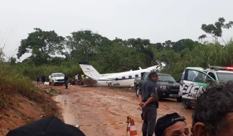 Veja fotos de avião após queda em Barcelos, no interior do AM