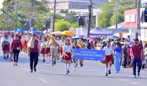 Desfile de 7 de setembro atrae mais de 15 mil pessoas